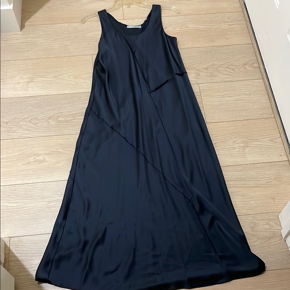 Vince Silk Size M Elegant Navy Blue Sleeveless Dress